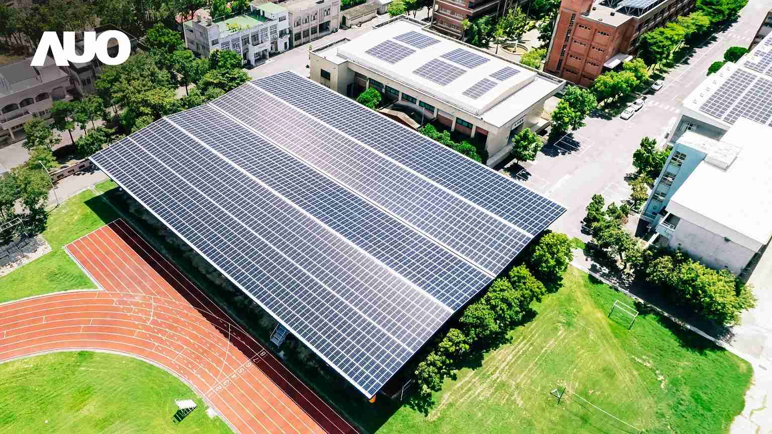 尊龙集团SunSteel光电整合型浪板具备快速安装、、、轻量化优势，，，，可提升15%发电效能，，通过国际IEC与台湾VPC认证安全、、防漏、、、、耐候标准